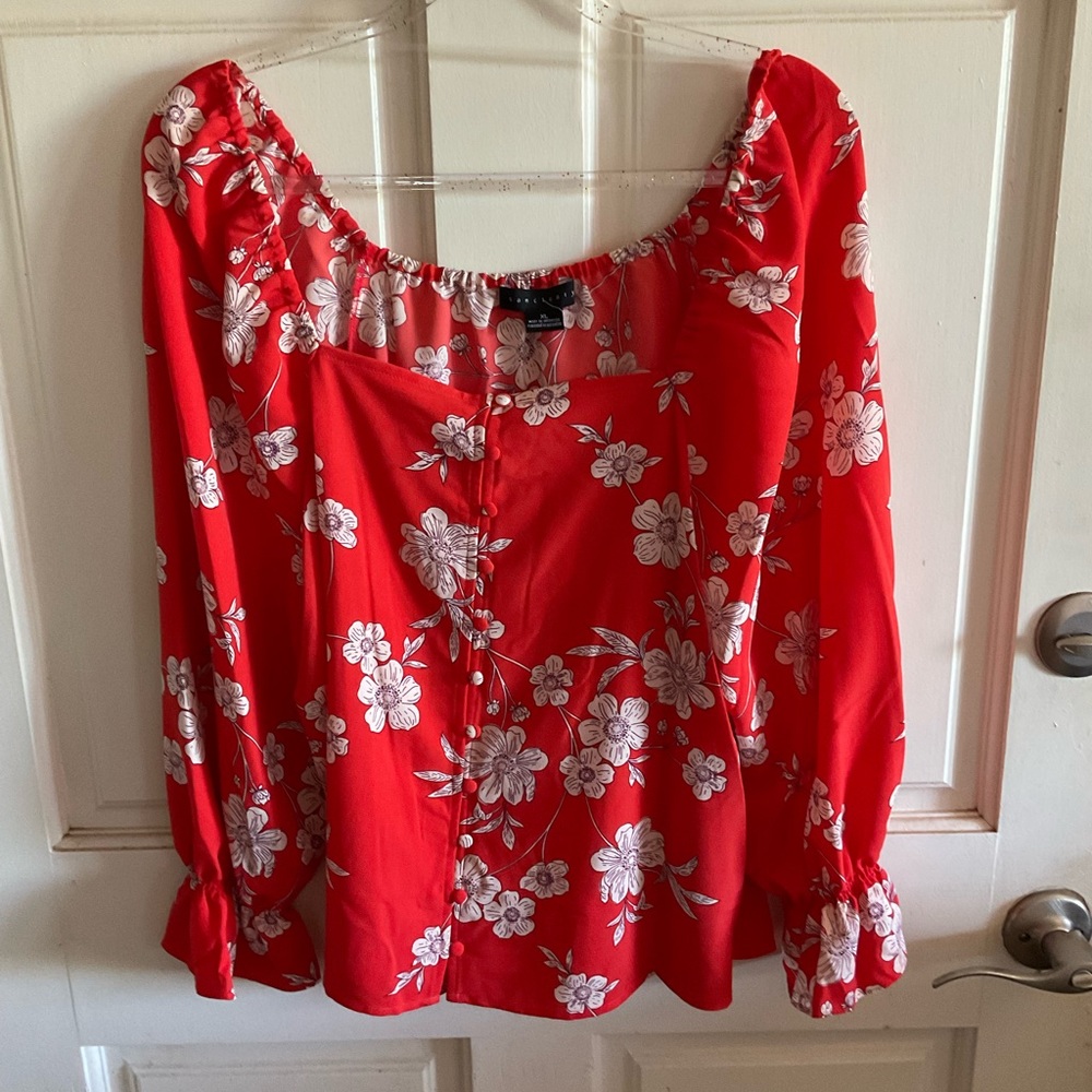 NWOT XL BEAUTIFUL  RED WHITE FLOWER SQUARE NECK BLOUSE